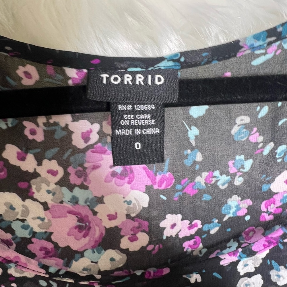 Torrid Chiffon Floral Hi-Low Sleeveless Blouse Size 0 - Picture 3 of 5